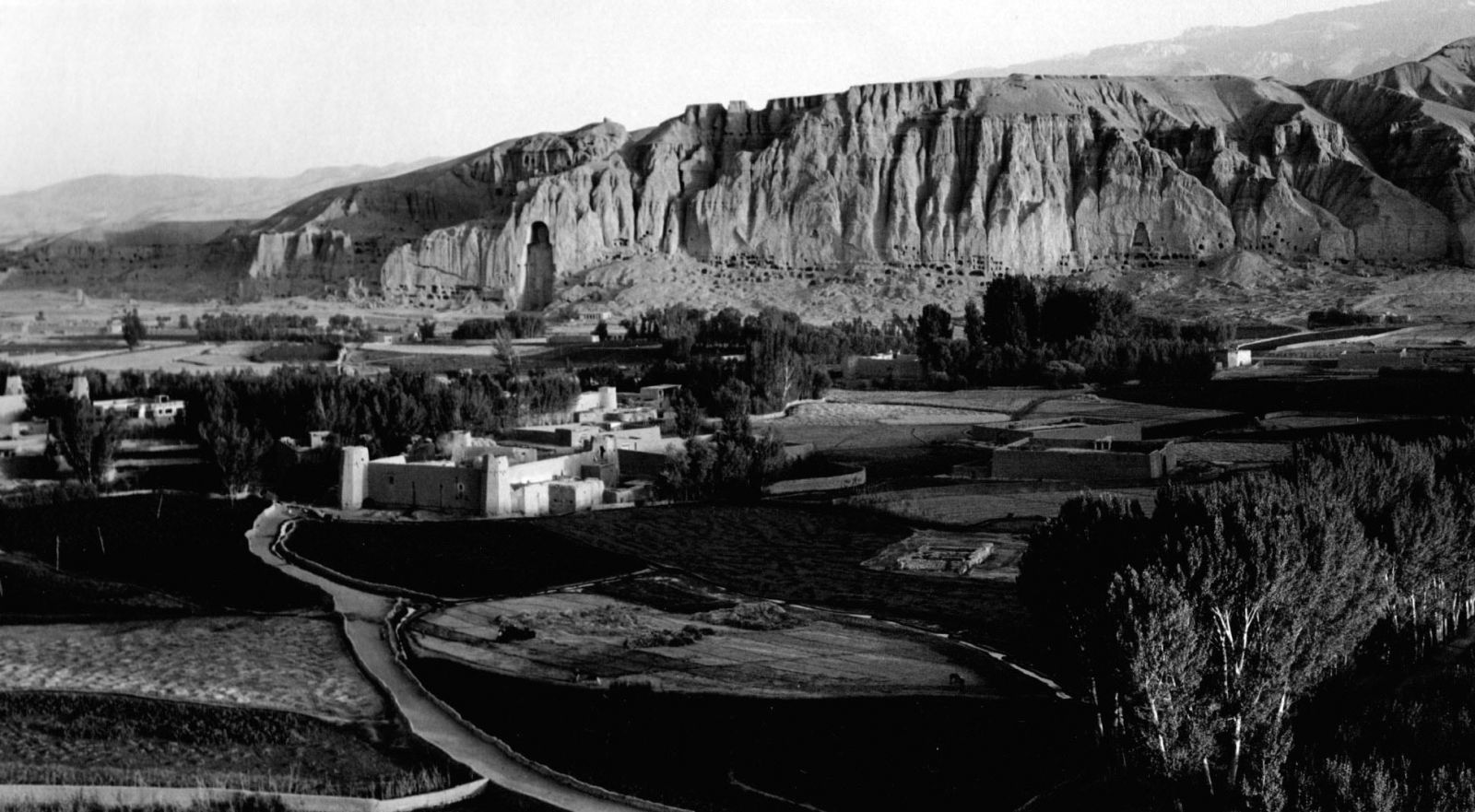 1falaise-de-Bamyan-Afghansitan-1968