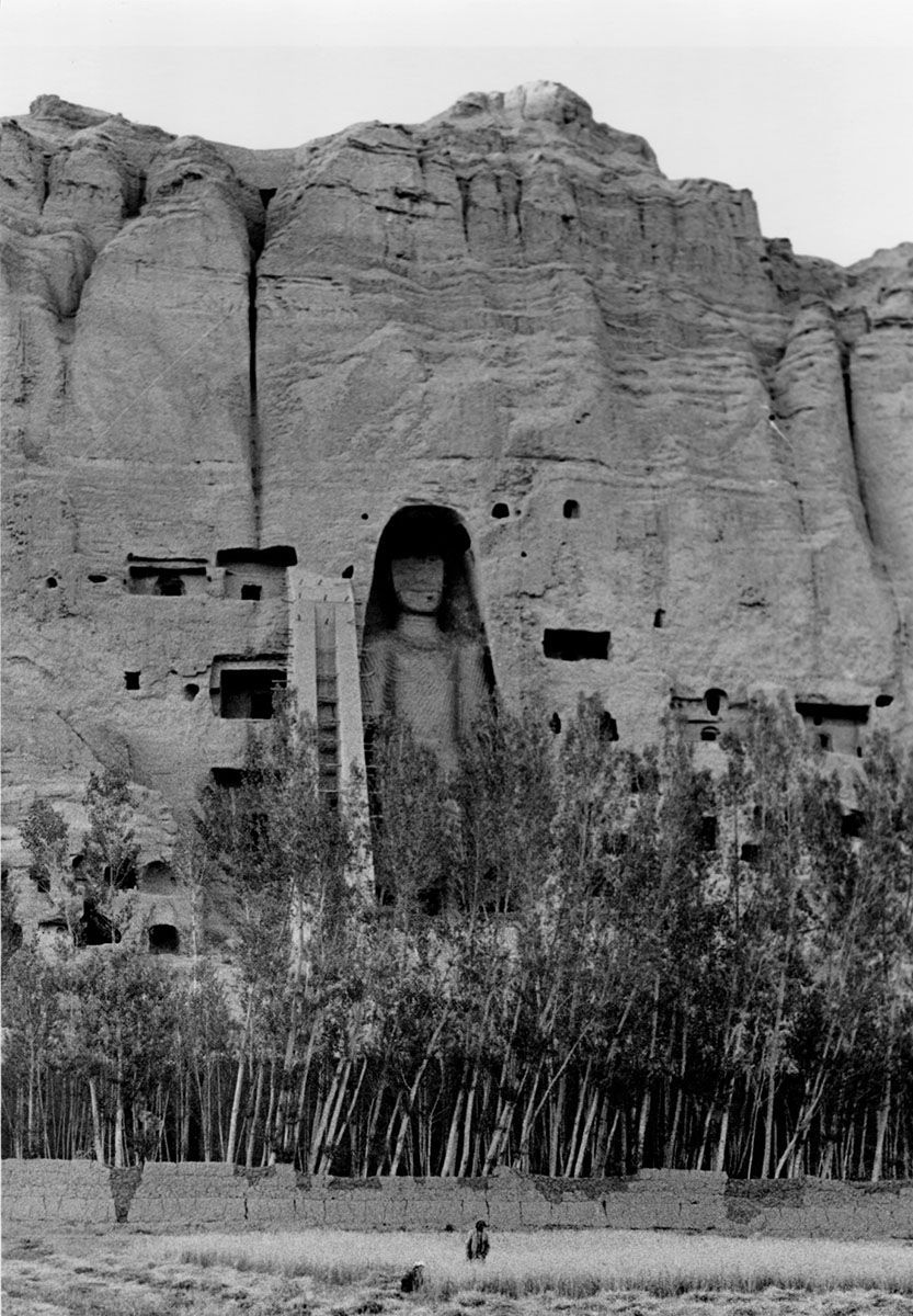 5-Falaise-et-bouddha-a-lest-Bamyan-1968-1